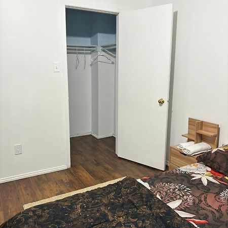 Queen Bedroom Near Sheridan College Brampton Exteriör bild