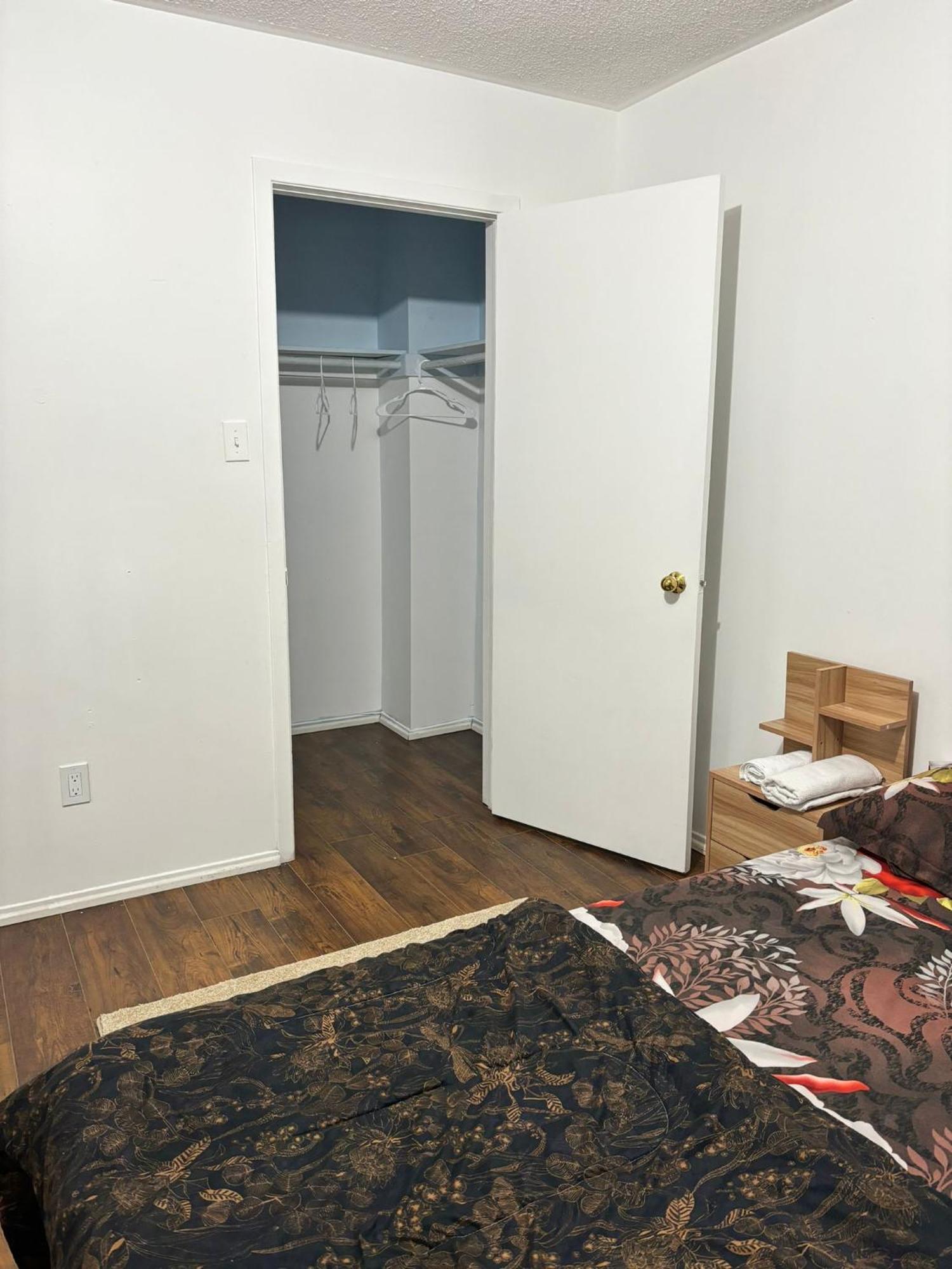 Queen Bedroom Near Sheridan College Brampton Exteriör bild